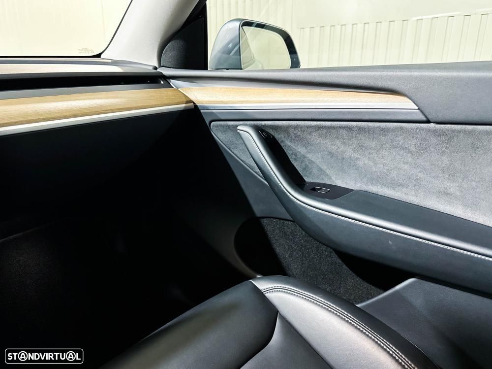 Tesla Model Y Long Range Dual Motor AWD - 25