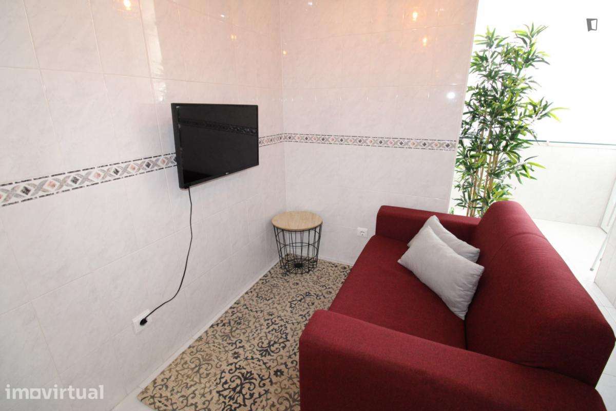 Apartamento com 2 quartos - localizado em Sete Rios Lisbon - Grande imagem: 2/15