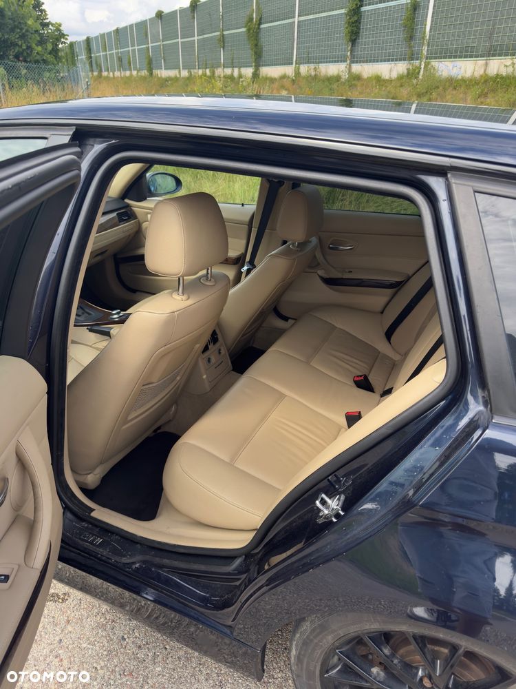 BMW Seria 3 325xi - 10