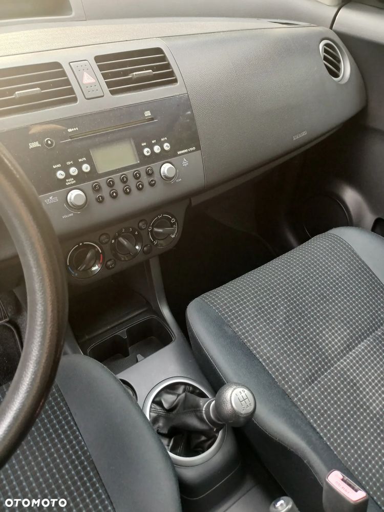 Suzuki Swift - 4
