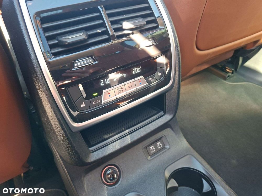 BMW X7 xDrive40d mHEV - 24