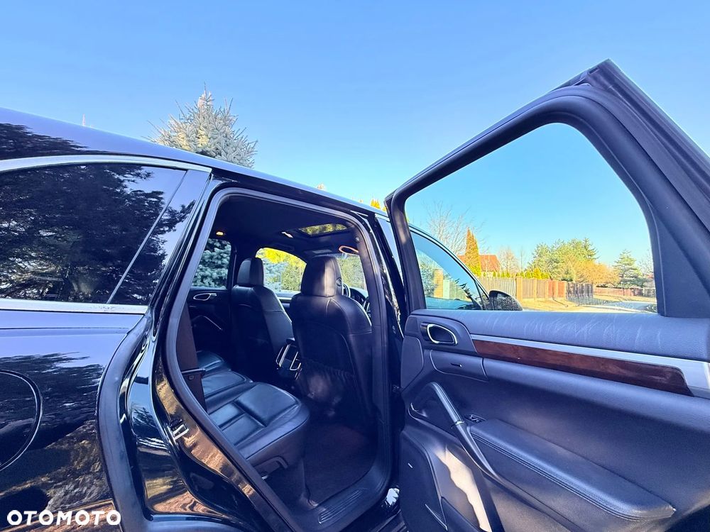Porsche Cayenne - 30
