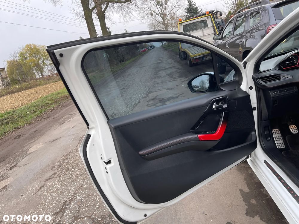 Peugeot 208 1.6 THP GTi - 19