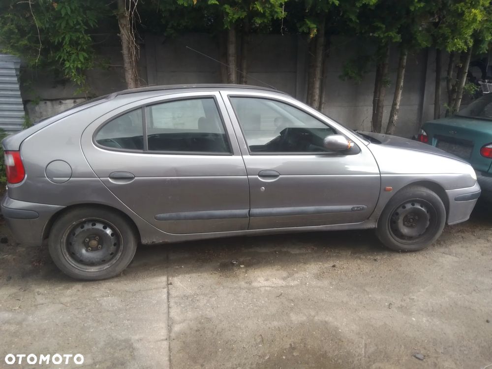 Auto na części - Renault Megane 98 KM diesel 2000 Silnik Skrzynia Drzwi Maska Klapa Błotnik Zderzak Lampa Szyba Klamka Lusterko Deska Kokpit