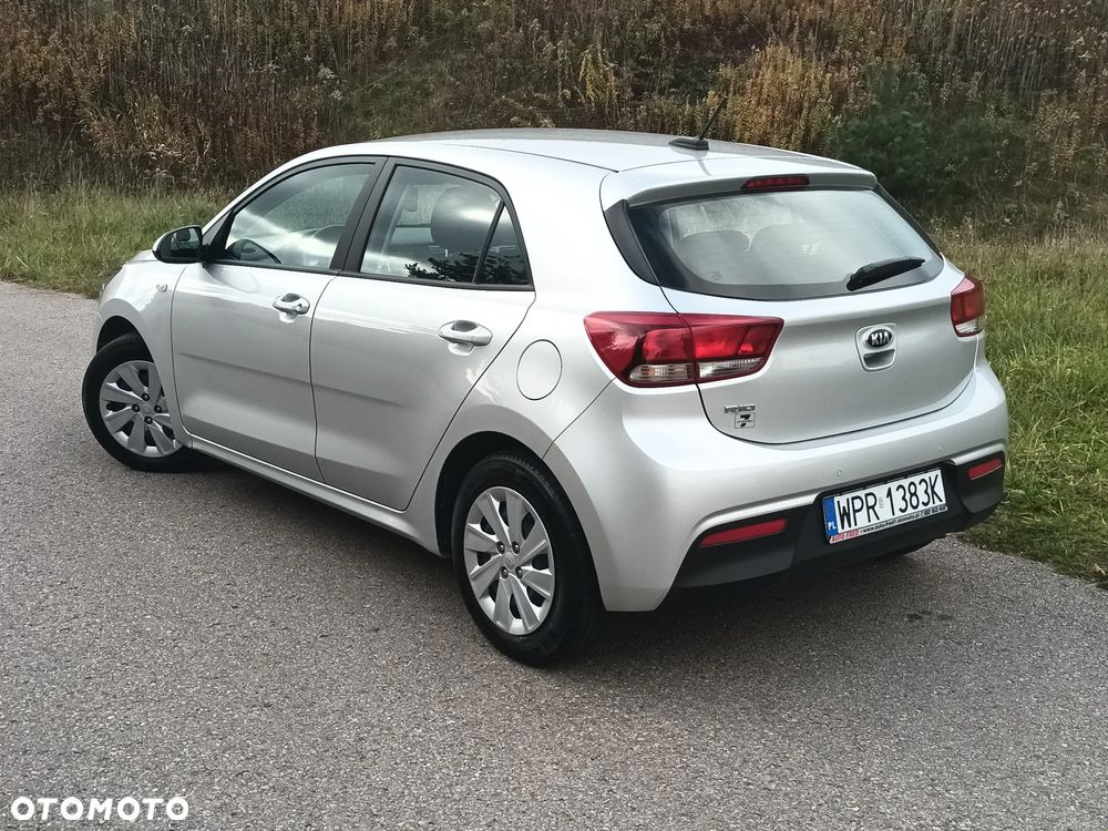 Kia Rio - 12