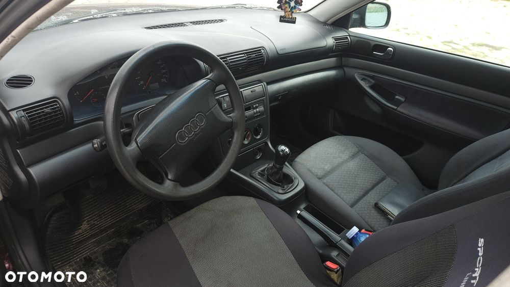 Audi A4 Limousine - 5