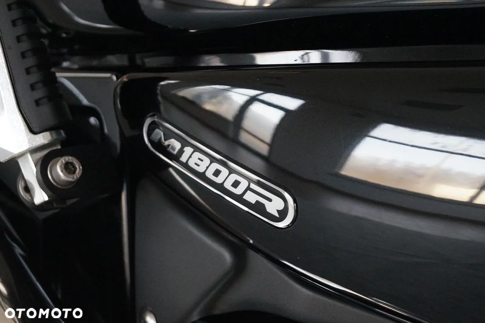 Suzuki Intruder - 13