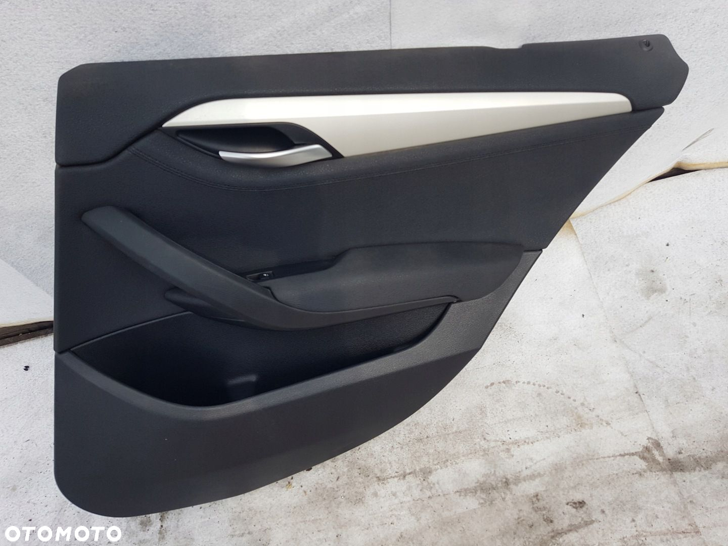 Tapicerka Boczek Drzwi Prawy Tył Prawa BMW X1 e84 - 2