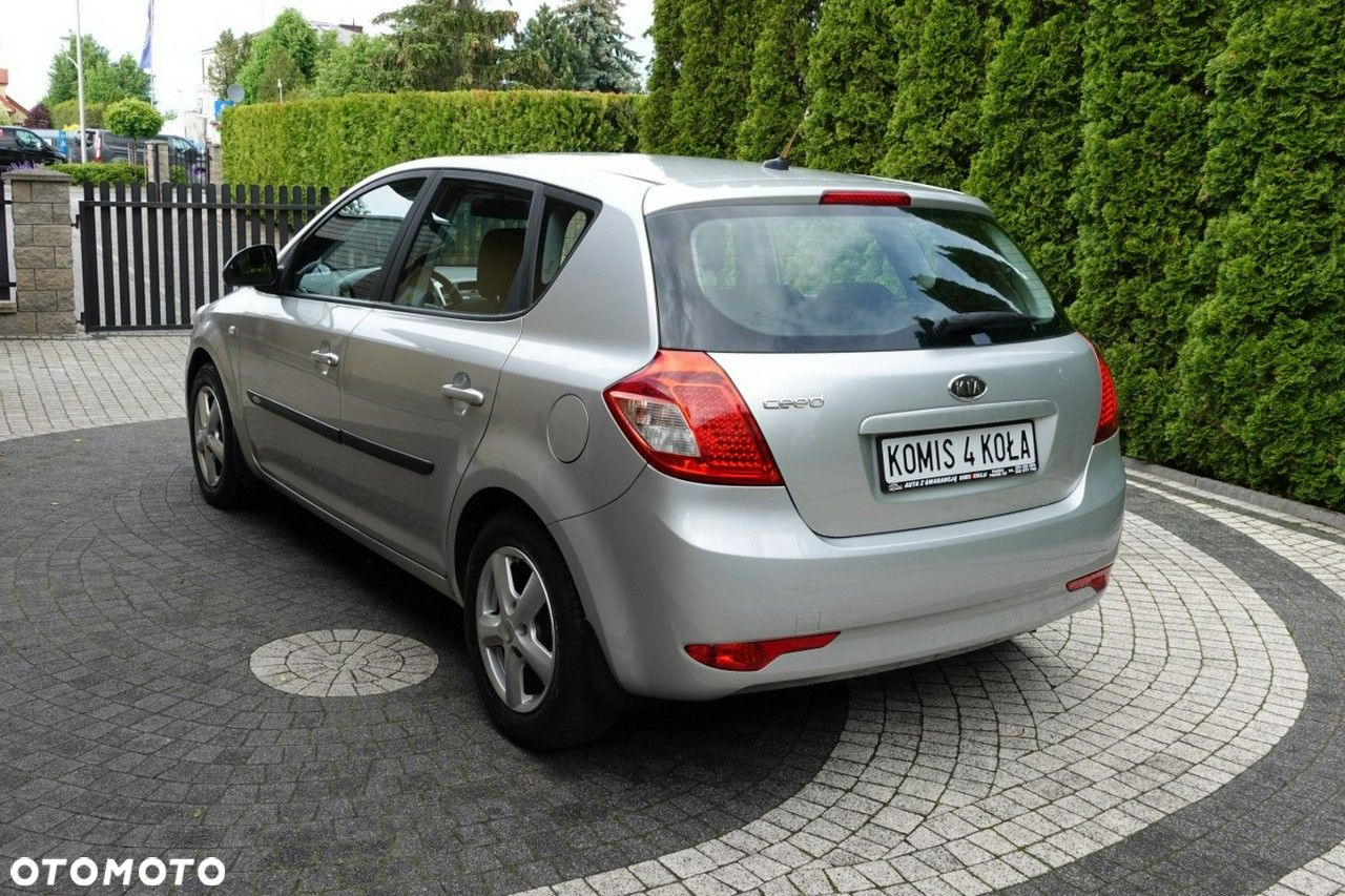 Kia Ceed - 4