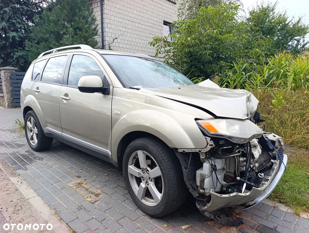 Mitsubishi Outlander - 3