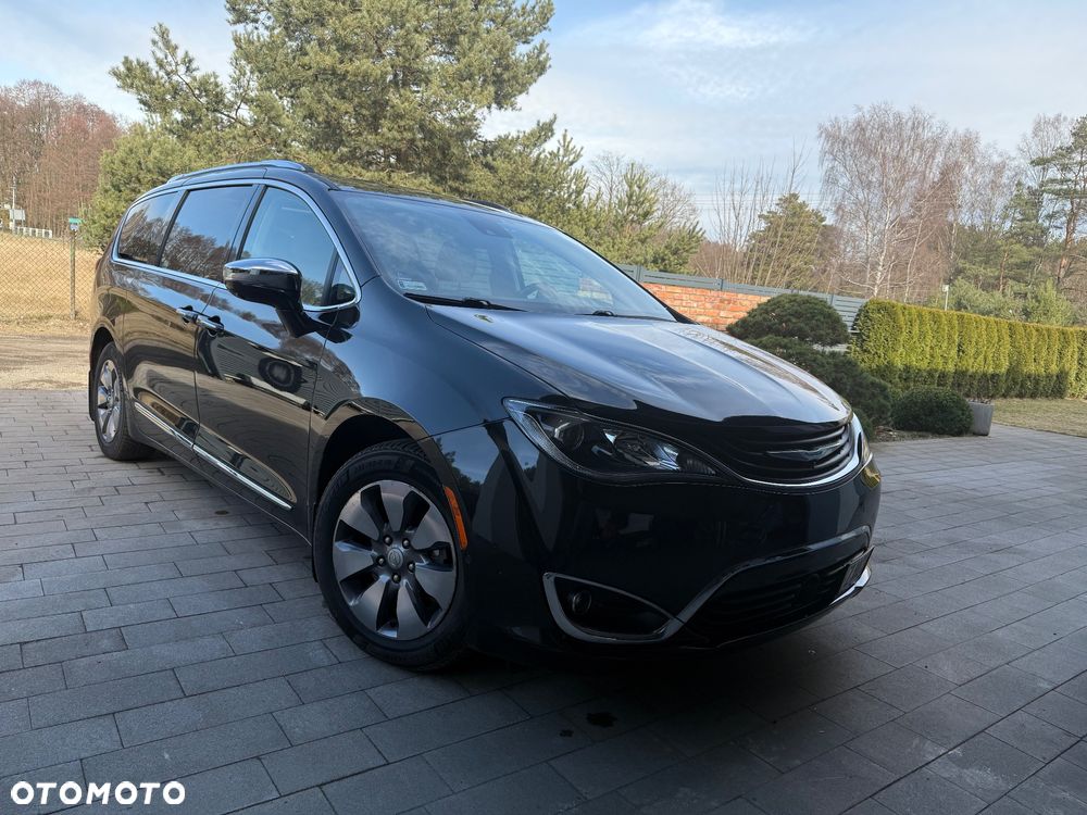 Chrysler Pacifica - 2