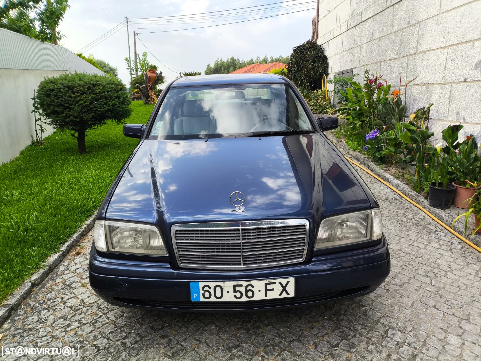 Mercedes-Benz 200 D - 1