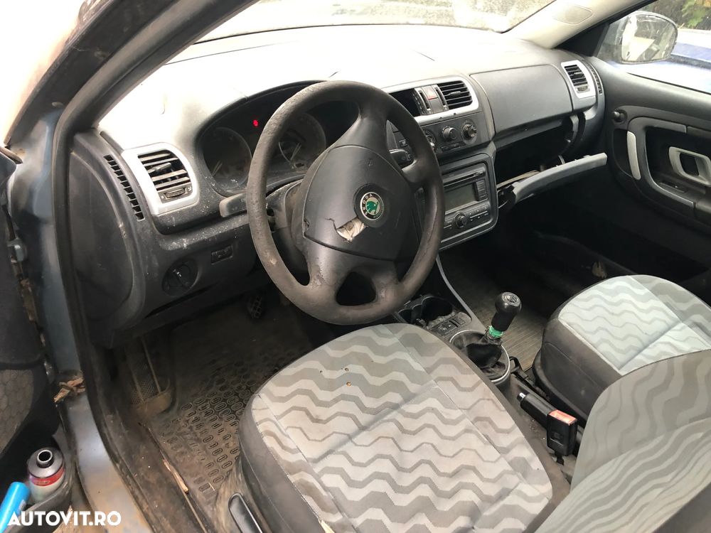 Dezmembrez Skoda Fabia 2 2009 bleo 1,2 benzina - 8