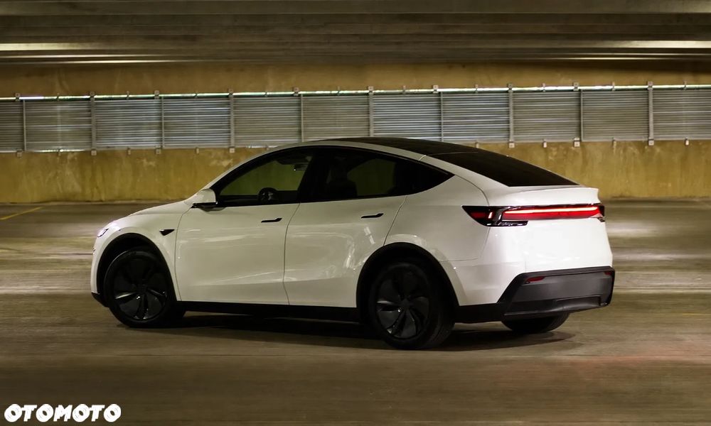 Tesla Model Y Long Range Dual Motor AWD - 4