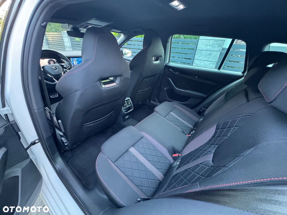 Skoda Octavia 2.0 TDI DSG RS - 23