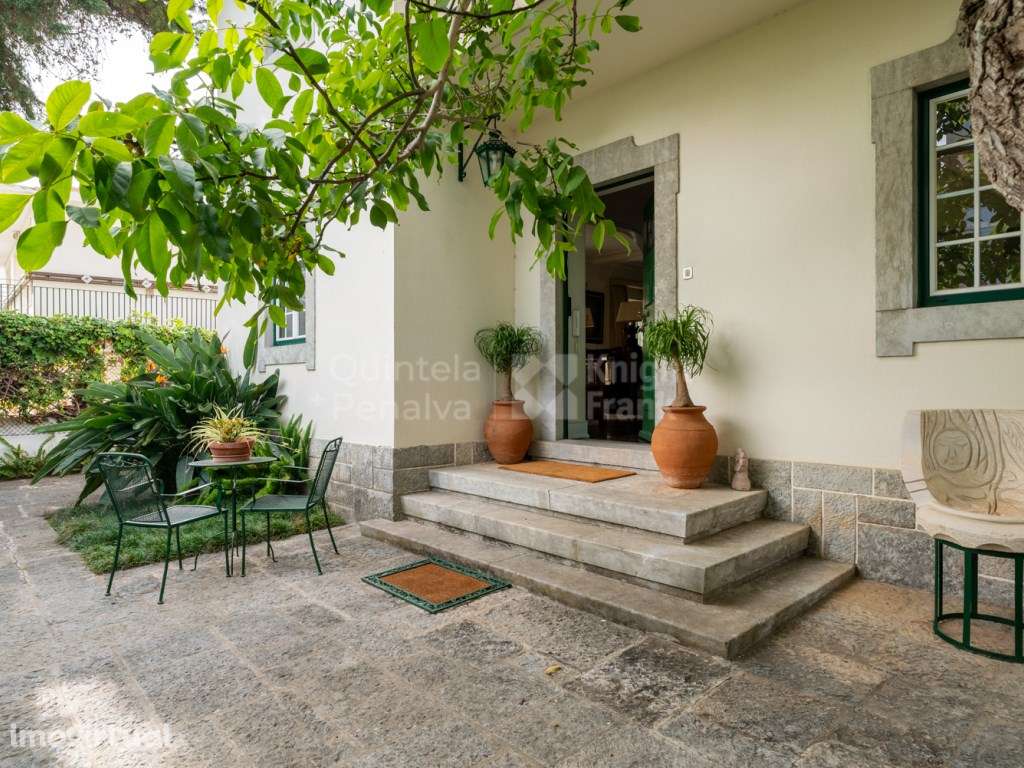 Moradia T4 para arrendamento junto à praia na Parede - Grande imagem: 2/31