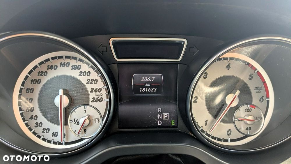 Mercedes-Benz GLA 200 d 4-Matic - 23