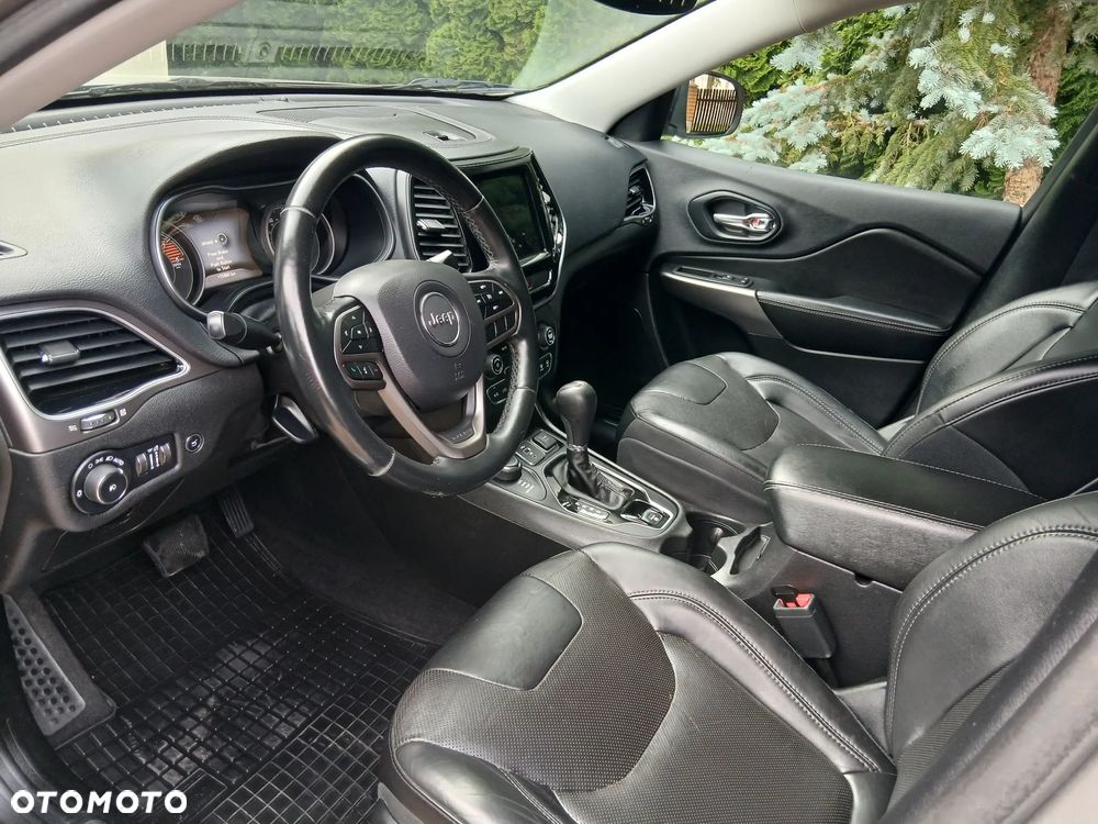 Jeep Cherokee - 12
