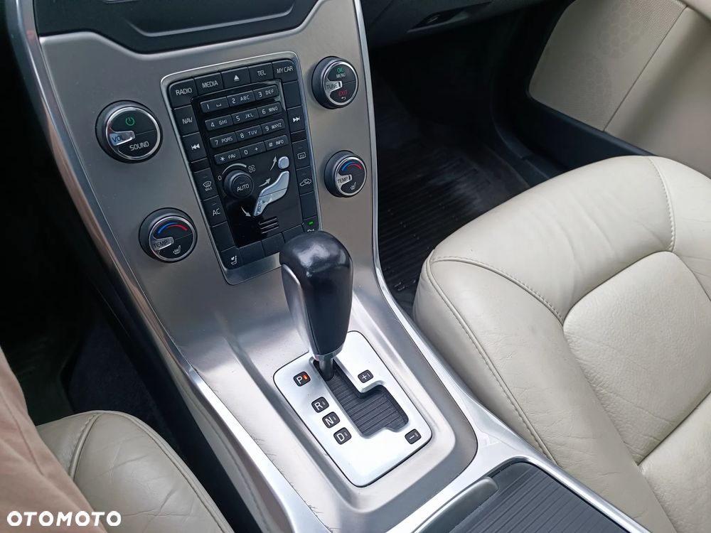 Volvo V70 T4 Powershift Summum - 23