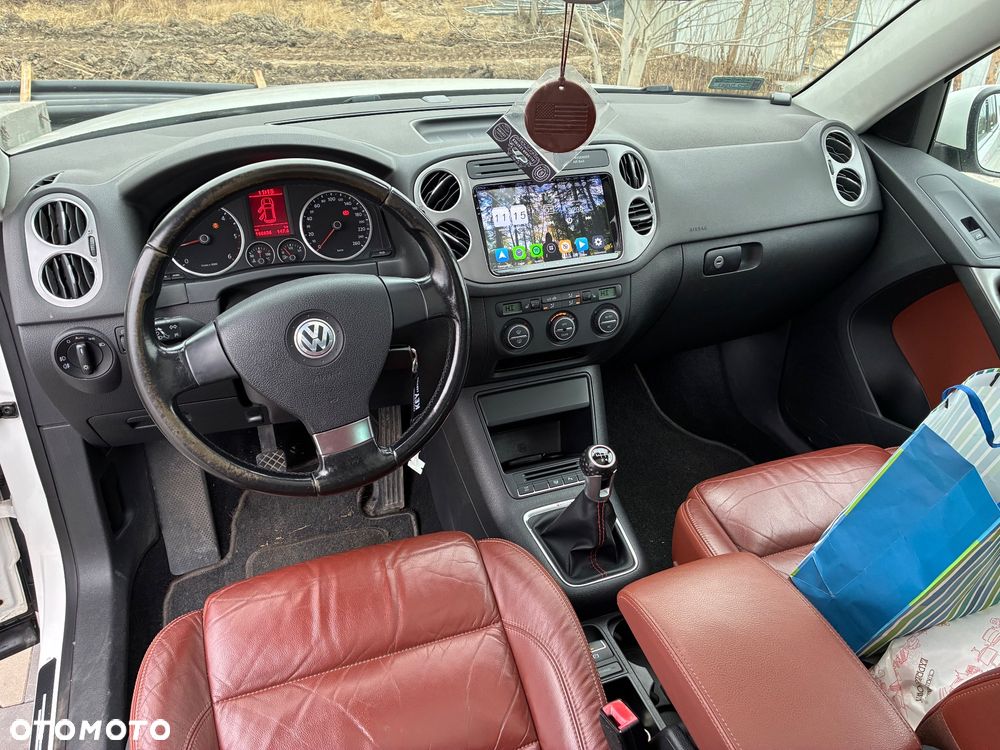 Volkswagen Tiguan - 12