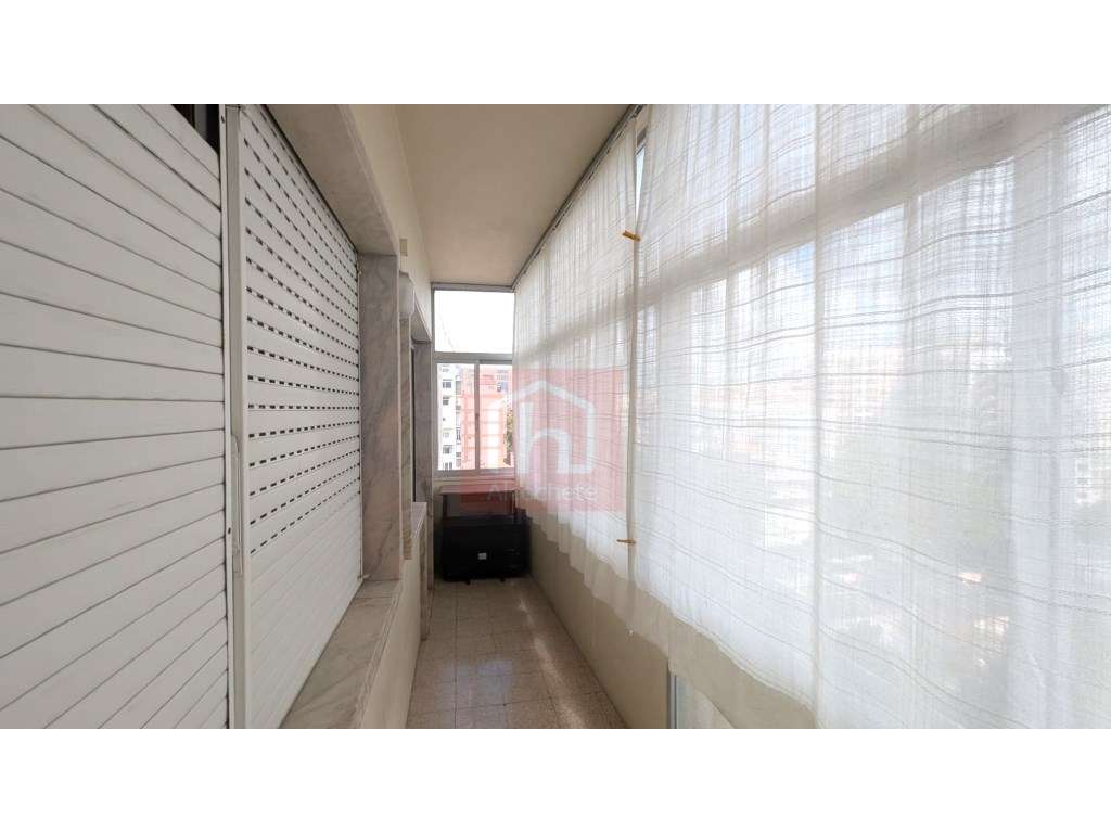 Apartamento T3 na Estrada da Luz, Benfica - Grande imagem: 3/38