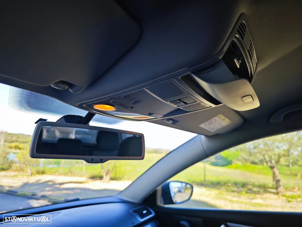 VW Passat Variant 1.6 TDI Confortline Navig - 21