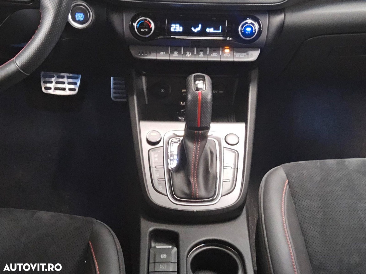 Hyundai KONA - 10