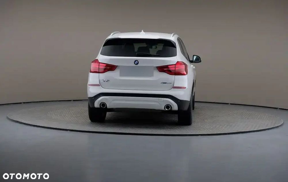 BMW X3 xDrive20i Advantage - 9