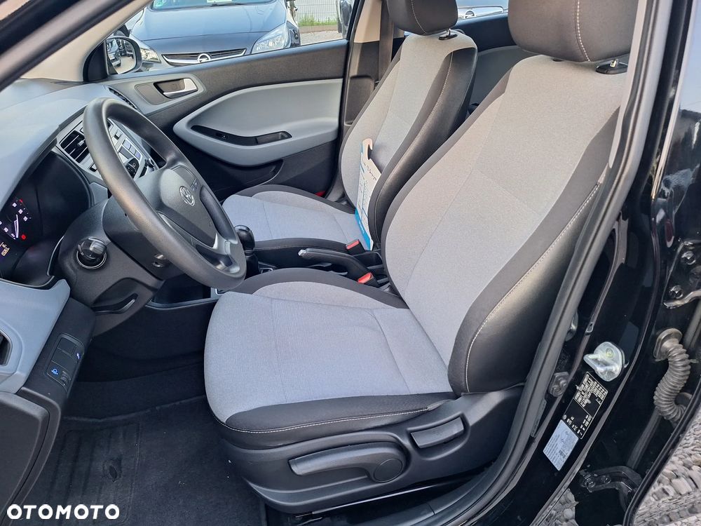 Hyundai i20 1.2 Trend - 17