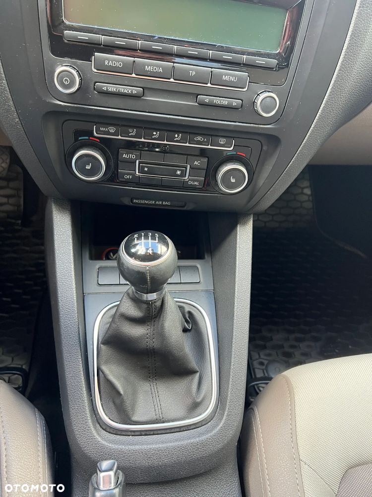 Volkswagen Jetta 1.6 TDI Comfortline - 21