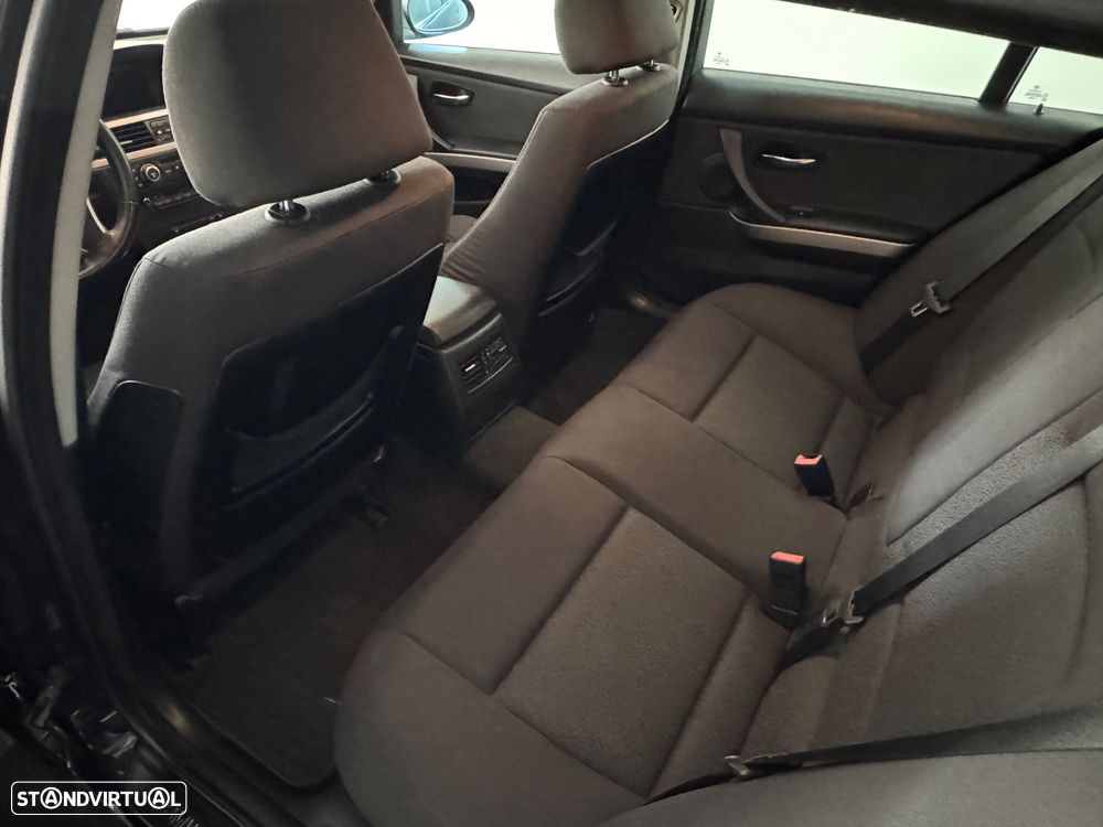 BMW 320 d Sport - 10