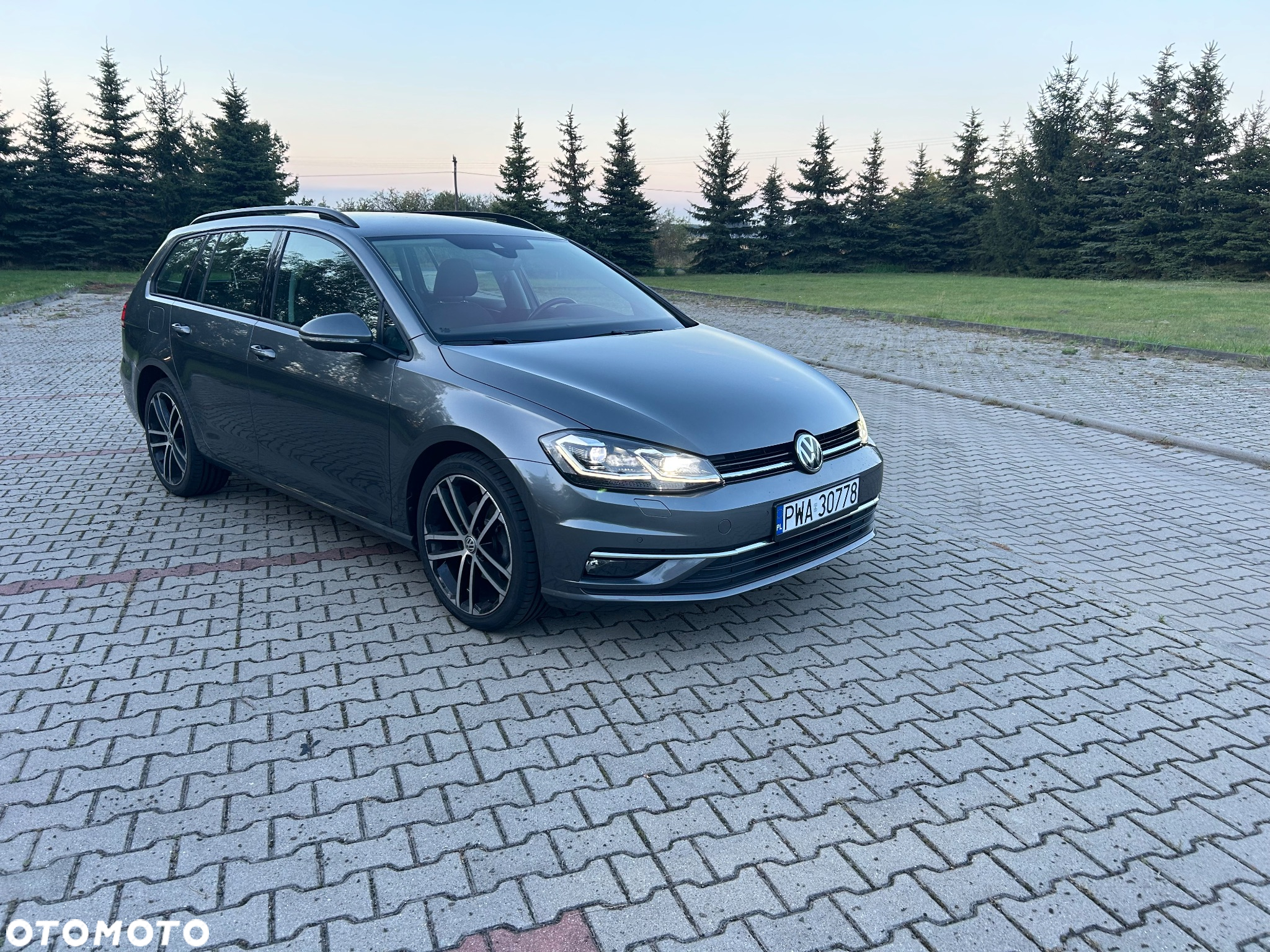Volkswagen Golf 2.0 BlueTDI DSG Highline - 2