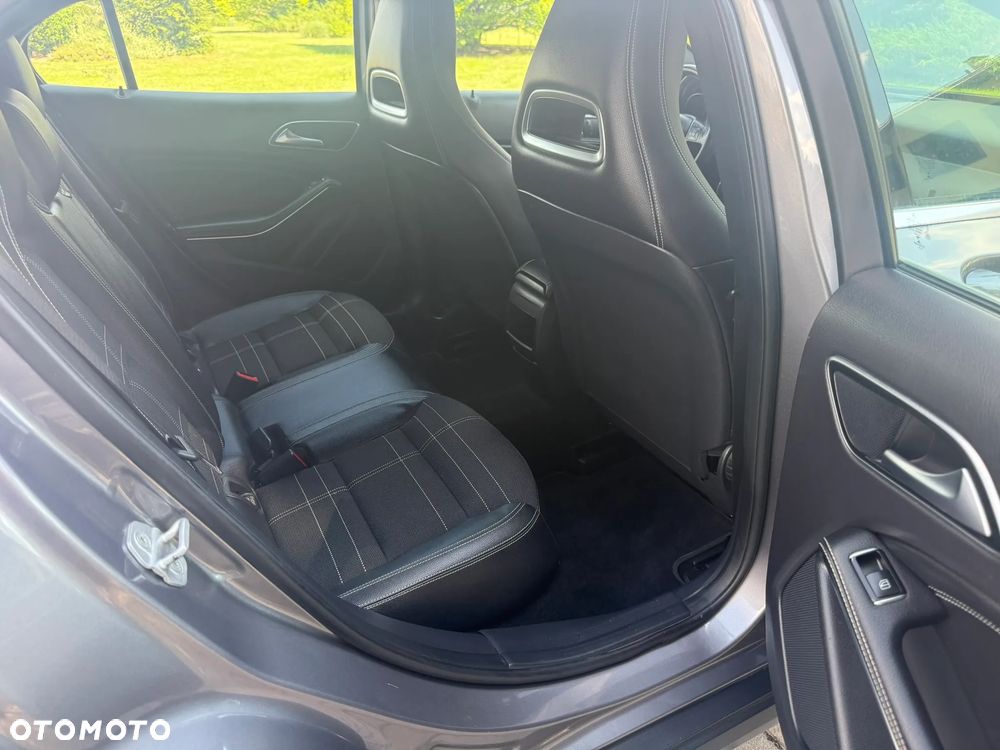 Mercedes-Benz GLA 200 UrbanStyle Edition - 33