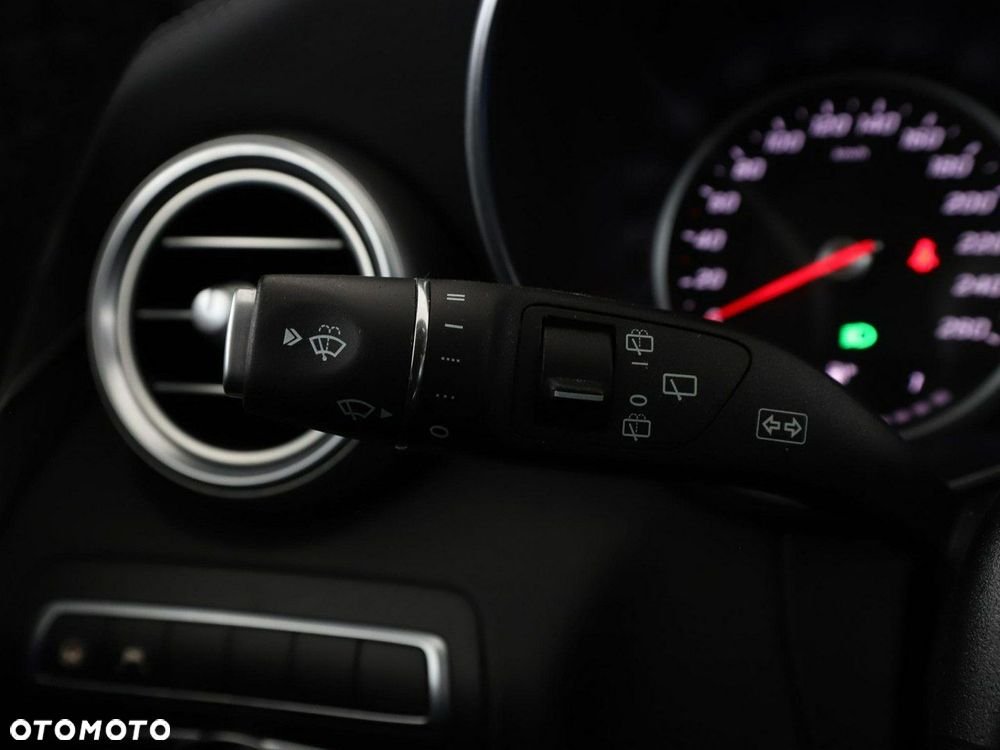 Mercedes-Benz Klasa C 300 4Matic 9G-TRONIC Night Edition - 40