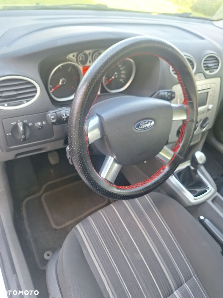 Ford Focus 1.6 TDCi DPF Titanium - 10