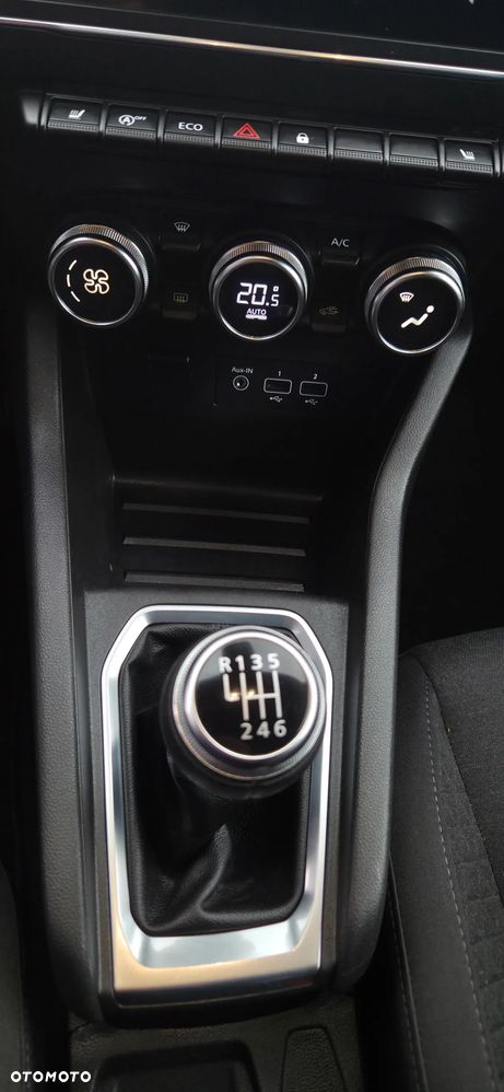 Renault Clio TCe 100 BUSINESS EDITION - 30