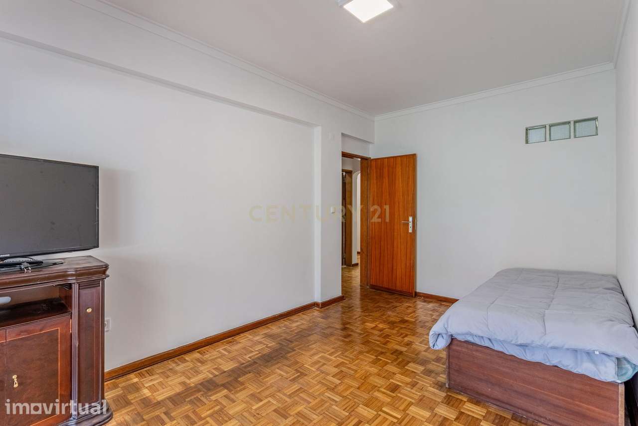 Quarto 1 - Em Apartamento com mais 2 quartos - junto a Urb. Vila Chã ( - Grande imagem: 2/11