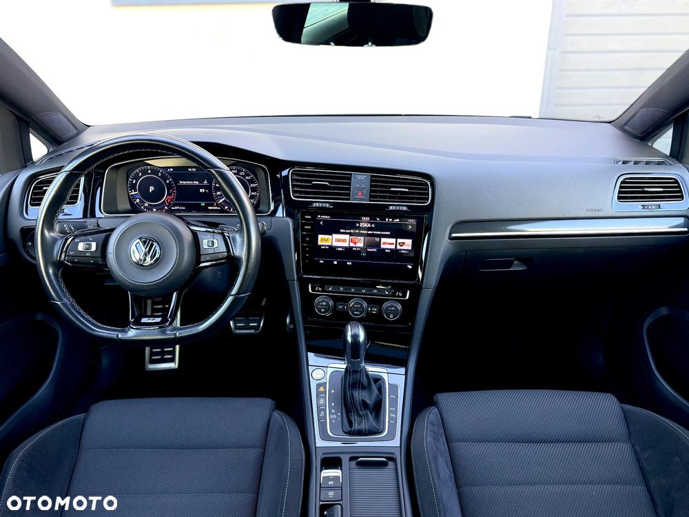 Volkswagen Golf - 22