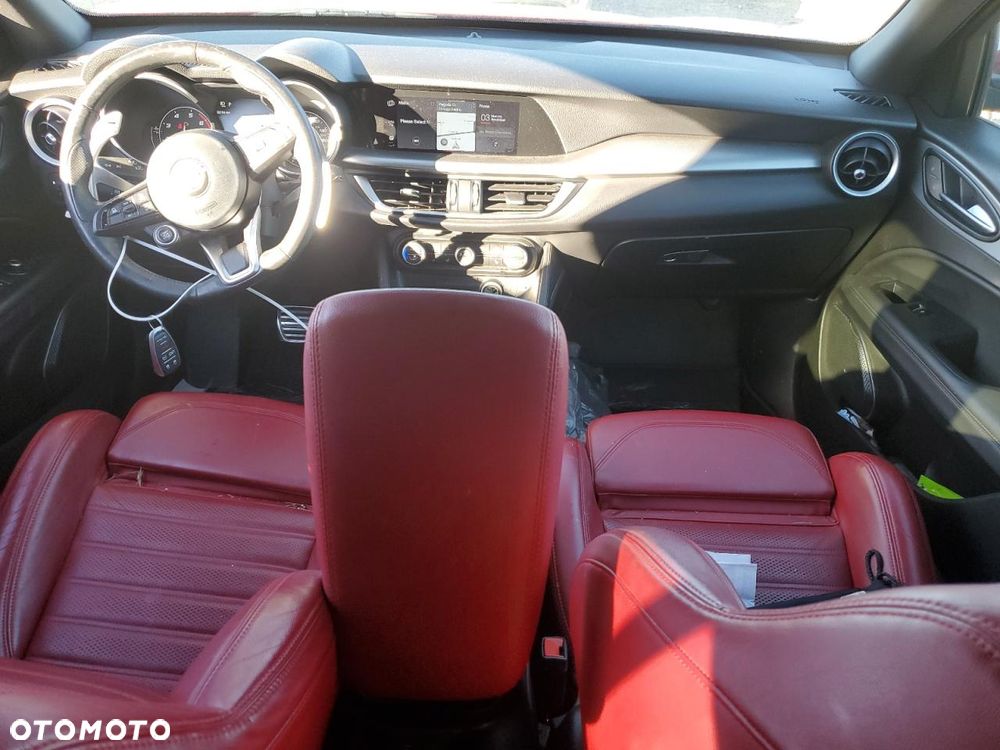 Alfa Romeo Stelvio - 8