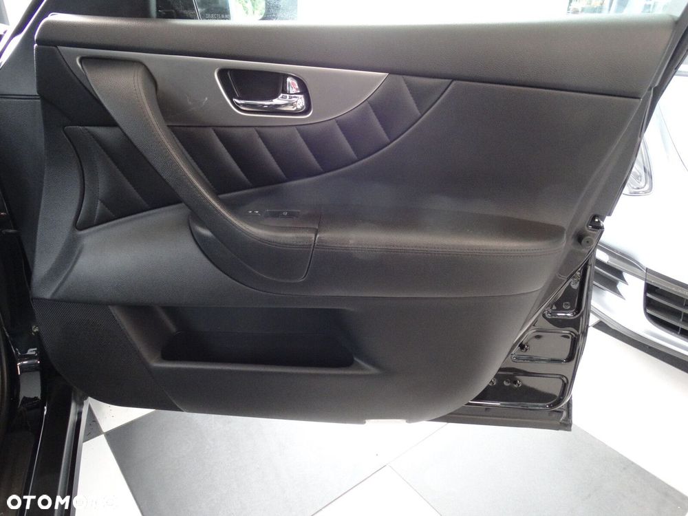 Infiniti QX70 - 13