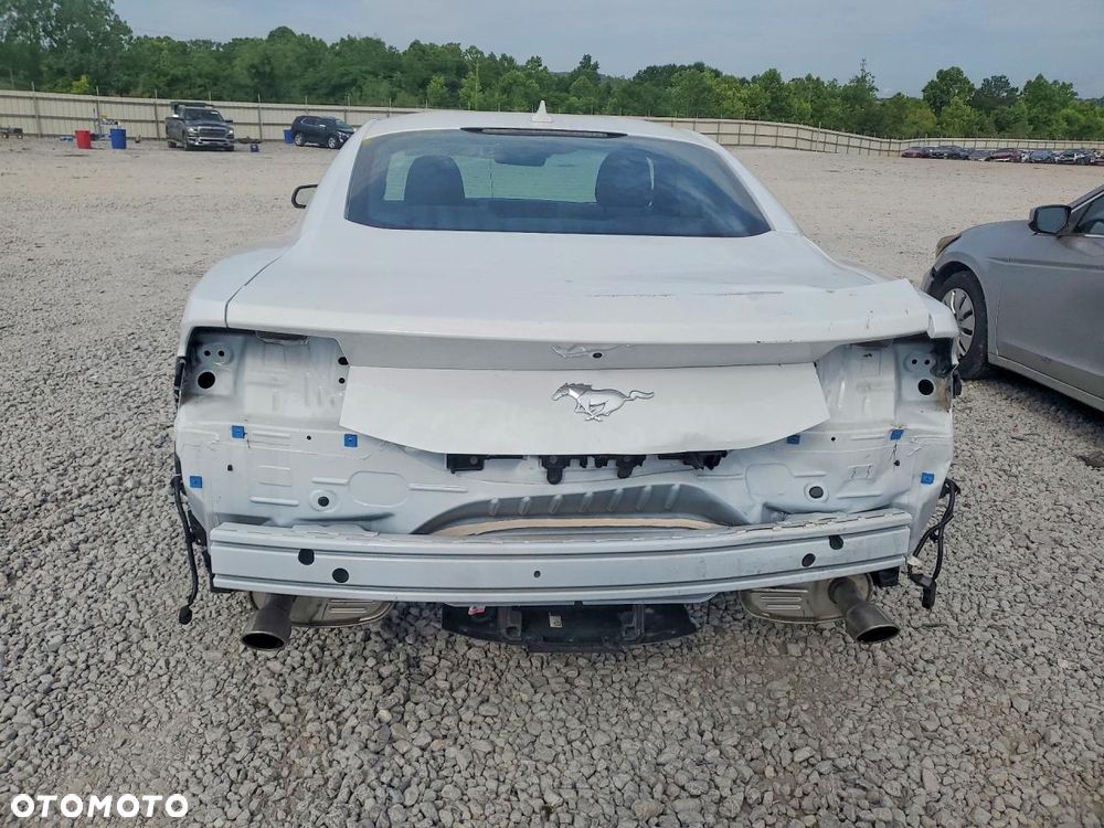 Ford Mustang - 6