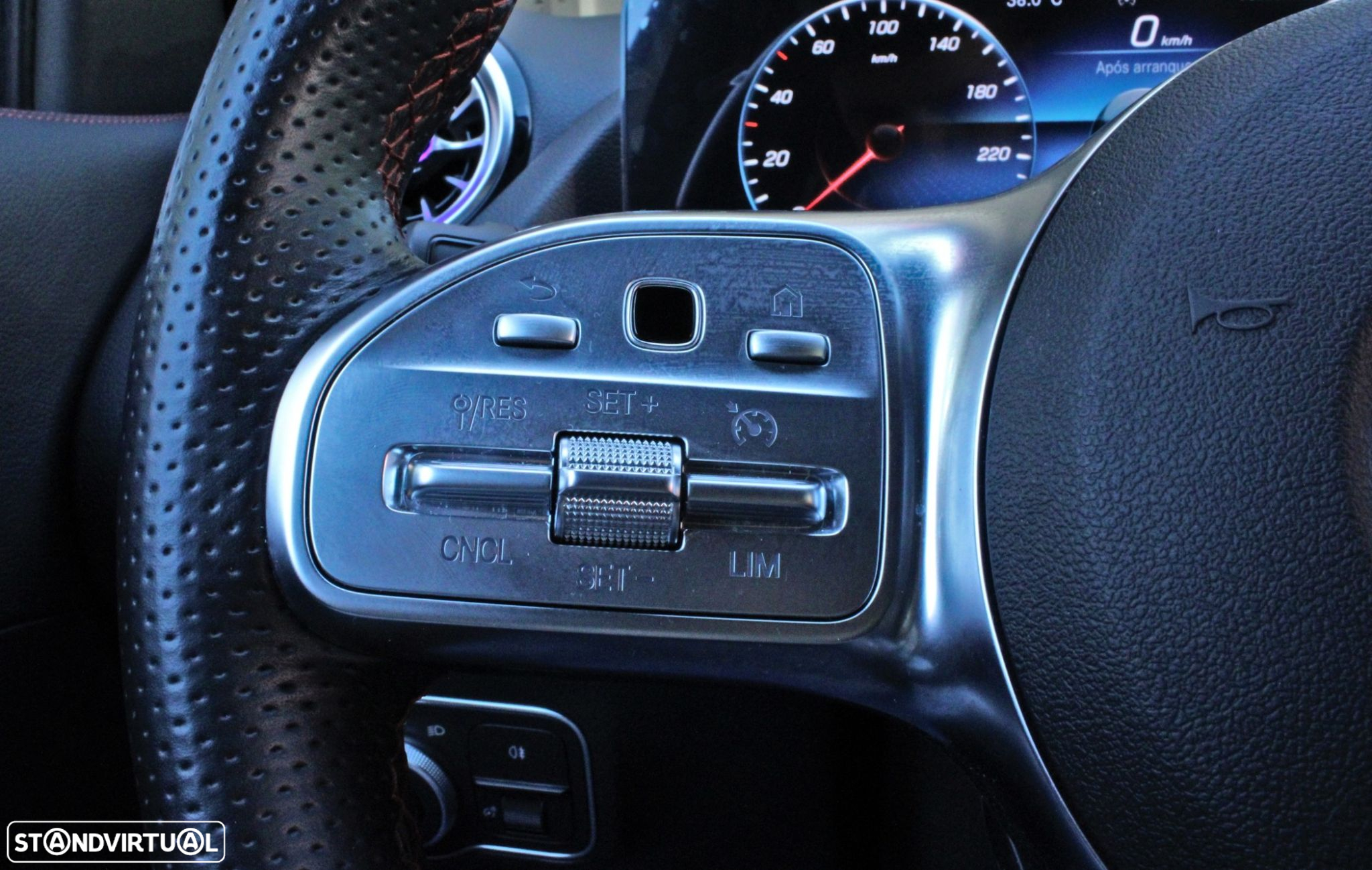 Mercedes-Benz GLA 180 d - 8