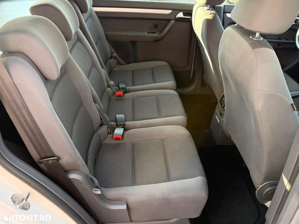 Volkswagen Touran 1.6 TDI DSG Comfortline - 20