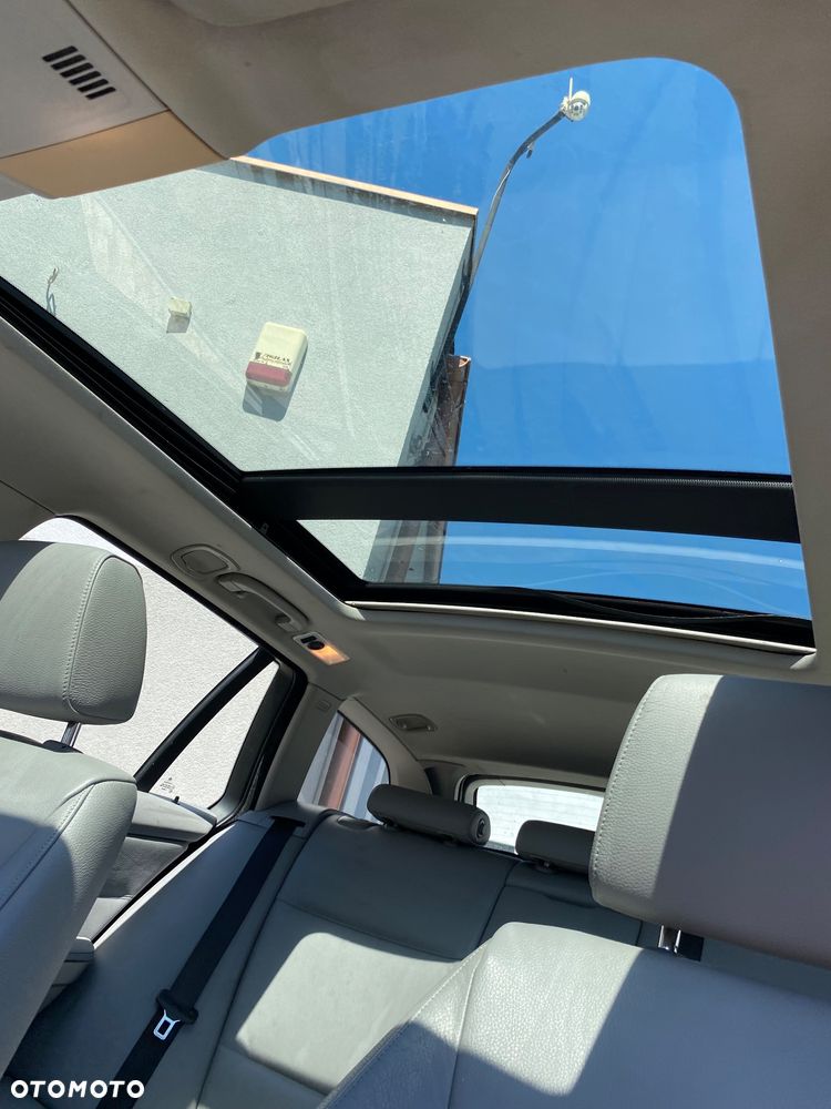 BMW Seria 3 325xi - 16