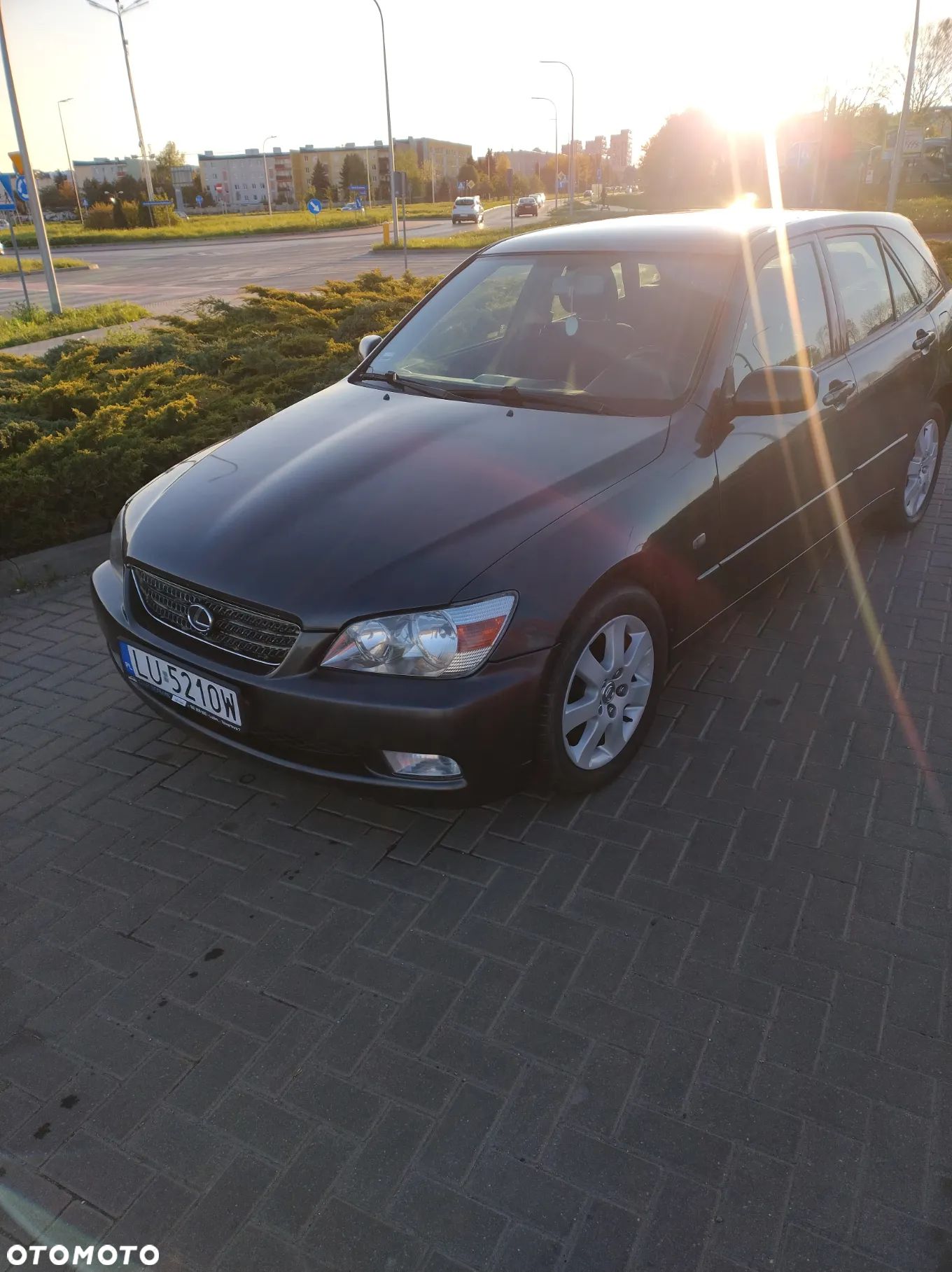 Lexus IS 200 SportCross - 1