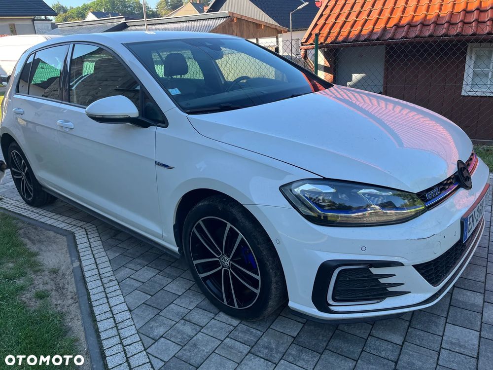 Volkswagen Golf - 1