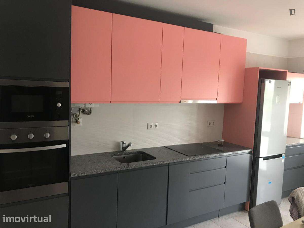 Quarto - localizado em Olivais Coimbra - Grande imagem: 2/5