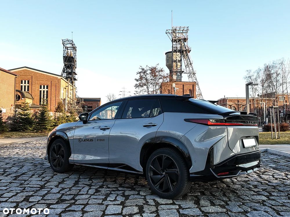 Lexus RZ - 8