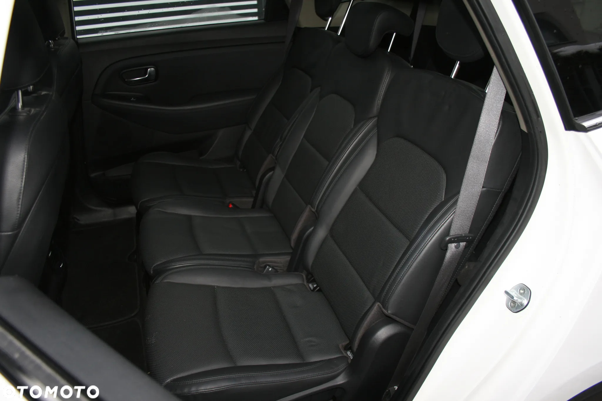 Kia Carens 1.6 GDI S 7os EU6 - 23