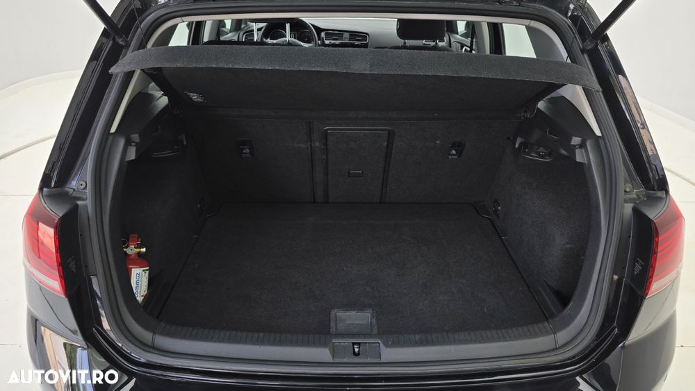 Volkswagen Golf - 25